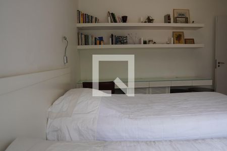 Apartamento à venda com 300m², 6 quartos e 4 vagasQuarto 2 