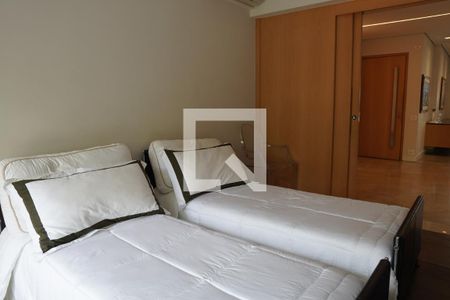 Apartamento à venda com 300m², 6 quartos e 4 vagasQuarto