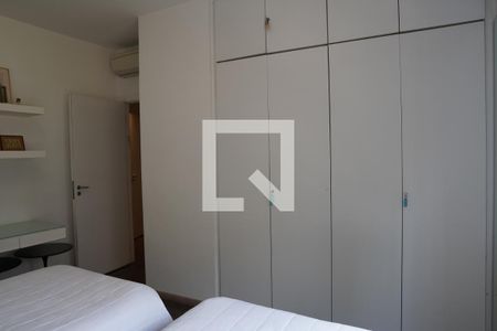 Apartamento à venda com 300m², 6 quartos e 4 vagasQuarto 2 