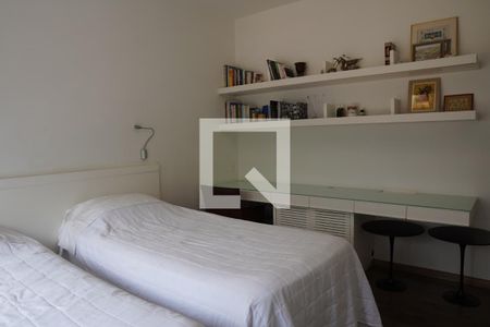 Apartamento à venda com 300m², 6 quartos e 4 vagasQuarto 2 