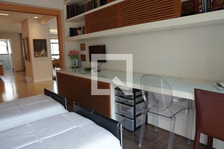 Apartamento à venda com 300m², 6 quartos e 4 vagasQuarto