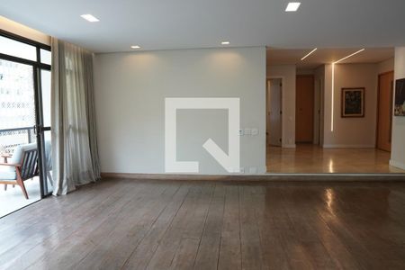 Apartamento à venda com 300m², 6 quartos e 4 vagasSala
