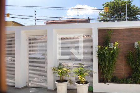 Casa à venda com 176m², 3 quartos e 3 vagas Casa à venda com 176m², 3 quartos e 3 vagasVista