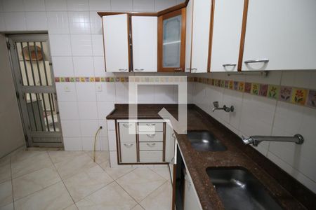 Casa à venda com 170m², 4 quartos e 2 vagasCozinha