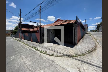 Casa para alugar com 285m², 3 quartos e 3 vagas Casa para alugar com 285m², 3 quartos e 3 vagasFachada + Placa