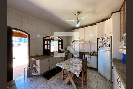 Casa para alugar com 285m², 3 quartos e 3 vagas Casa para alugar com 285m², 3 quartos e 3 vagasCozinha