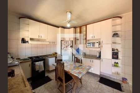 Casa para alugar com 285m², 3 quartos e 3 vagas Casa para alugar com 285m², 3 quartos e 3 vagasCozinha