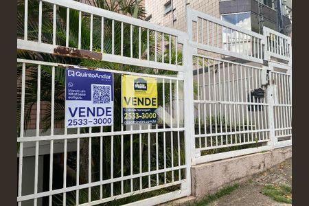Apartamento à venda com 120m², 2 quartos e 2 vagas Apartamento à venda com 120m², 2 quartos e 2 vagasPlaquinha