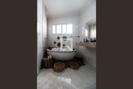 Casa de condomínio à venda com 258m², 4 quartos e 6 vagasBanheiro da Suíte 1