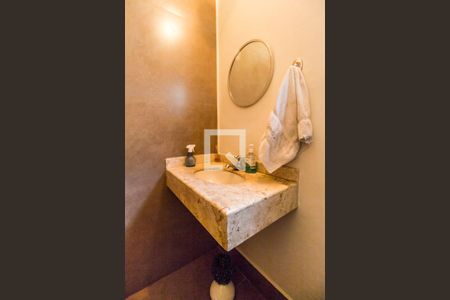 Casa de condomínio à venda com 258m², 4 quartos e 6 vagasBanheiro de Serviço