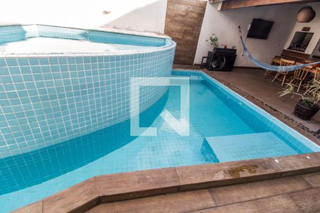 Casa de condomínio à venda com 258m², 4 quartos e 6 vagasPiscina