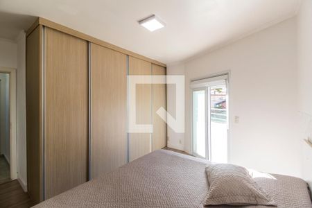 Casa de condomínio à venda com 258m², 4 quartos e 6 vagasSuíte master