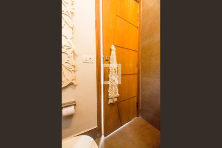 Casa de condomínio à venda com 258m², 4 quartos e 6 vagasBanheiro de Serviço