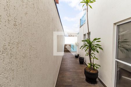 Casa de condomínio à venda com 258m², 4 quartos e 6 vagasCorredor