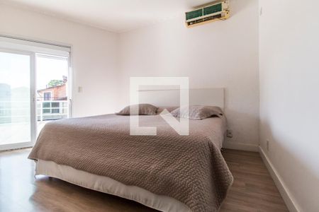 Casa de condomínio à venda com 258m², 4 quartos e 6 vagasSuíte master