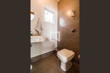 Casa de condomínio à venda com 258m², 4 quartos e 6 vagasBanheiro de Serviço