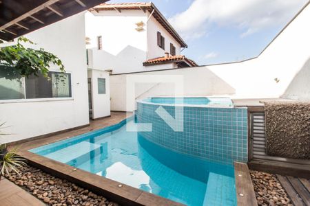 Casa de condomínio à venda com 258m², 4 quartos e 6 vagasPiscina
