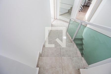 Casa de condomínio à venda com 258m², 4 quartos e 6 vagasEscada