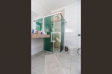 Casa de condomínio à venda com 258m², 4 quartos e 6 vagasBanheiro da Suíte 1