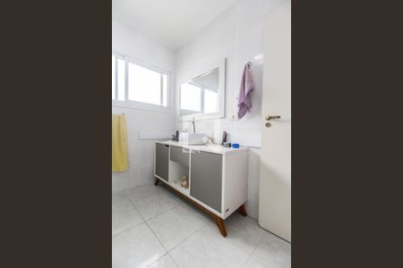 Casa de condomínio à venda com 258m², 4 quartos e 6 vagasBanheiro