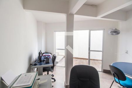 Casa de condomínio à venda com 258m², 4 quartos e 6 vagasEscritório