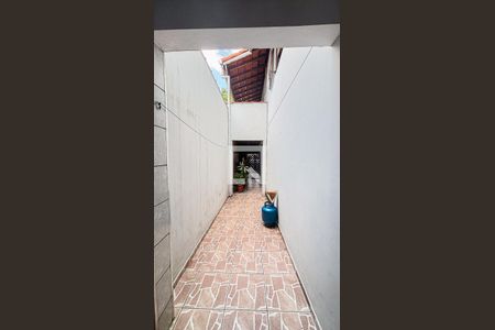 Casa à venda com 180m², 4 quartos e 2 vagas Casa à venda com 180m², 4 quartos e 2 vagasCorredor Quintal