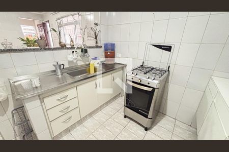 Casa à venda com 180m², 4 quartos e 2 vagas Casa à venda com 180m², 4 quartos e 2 vagasCozinha