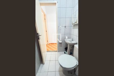 Casa à venda com 180m², 4 quartos e 2 vagas Casa à venda com 180m², 4 quartos e 2 vagasBanheiro