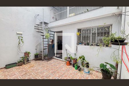 Casa à venda com 180m², 4 quartos e 2 vagas Casa à venda com 180m², 4 quartos e 2 vagasQuintal