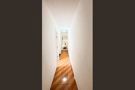 Casa à venda com 180m², 4 quartos e 2 vagas Casa à venda com 180m², 4 quartos e 2 vagasCorredor