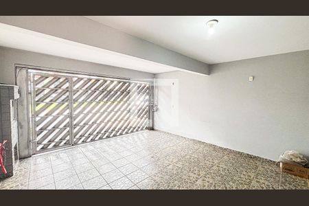 Casa à venda com 180m², 4 quartos e 2 vagas Casa à venda com 180m², 4 quartos e 2 vagasGaragem
