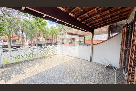 Casa à venda com 180m², 4 quartos e 2 vagas Casa à venda com 180m², 4 quartos e 2 vagasQuarto 1 - Varanda