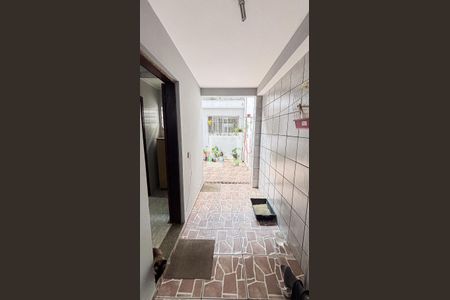 Casa à venda com 180m², 4 quartos e 2 vagas Casa à venda com 180m², 4 quartos e 2 vagasCorredor Quintal