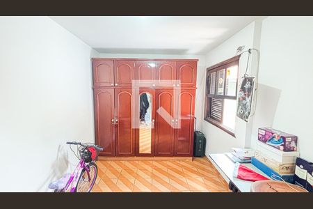 Casa à venda com 180m², 4 quartos e 2 vagas Casa à venda com 180m², 4 quartos e 2 vagasQuarto 3