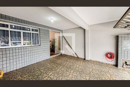 Casa à venda com 180m², 4 quartos e 2 vagas Casa à venda com 180m², 4 quartos e 2 vagasGaragem