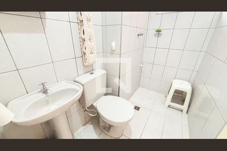 Casa à venda com 180m², 4 quartos e 2 vagas Casa à venda com 180m², 4 quartos e 2 vagasBanheiro