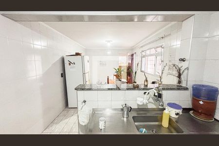 Casa à venda com 180m², 4 quartos e 2 vagas Casa à venda com 180m², 4 quartos e 2 vagasCozinha