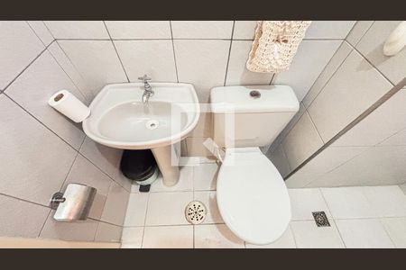 Casa à venda com 180m², 4 quartos e 2 vagas Casa à venda com 180m², 4 quartos e 2 vagasBanheiro