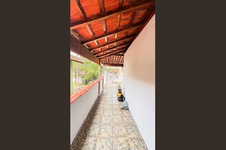 Casa à venda com 180m², 4 quartos e 2 vagas Casa à venda com 180m², 4 quartos e 2 vagasQuarto 1 - Varanda