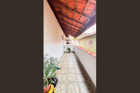 Casa à venda com 180m², 4 quartos e 2 vagas Casa à venda com 180m², 4 quartos e 2 vagasQuarto 1 - Varanda