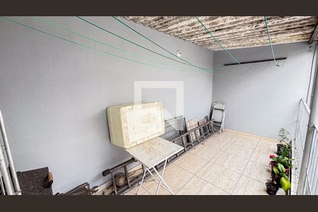 Casa à venda com 180m², 4 quartos e 2 vagas Casa à venda com 180m², 4 quartos e 2 vagasQuintal