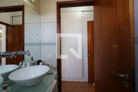 Apartamento à venda com 83m², 2 quartos e 2 vagasBanheiro da Suíte