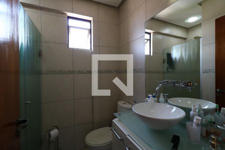 Apartamento à venda com 83m², 2 quartos e 2 vagasBanheiro da Suíte