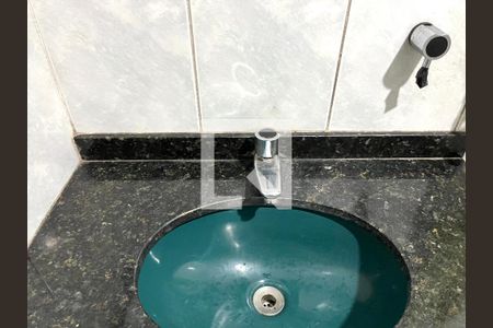 Casa à venda com 220m², 4 quartos e 2 vagasBanheiro 