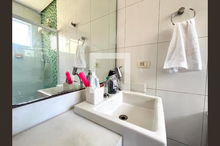 Casa à venda com 220m², 4 quartos e 2 vagasBanheiro da Suíte 2