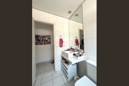 Casa à venda com 220m², 4 quartos e 2 vagasBanheiro da Suíte 1