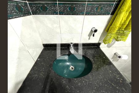 Casa à venda com 220m², 4 quartos e 2 vagasBanheiro 