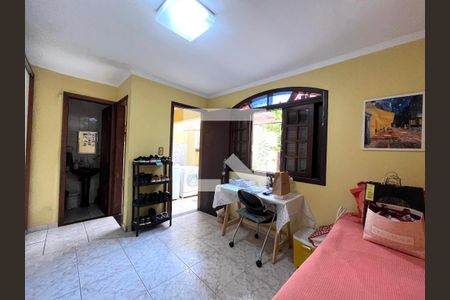 Casa à venda com 220m², 4 quartos e 2 vagasQuarto de Serviço