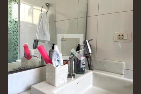 Casa à venda com 220m², 4 quartos e 2 vagasBanheiro da Suíte 2