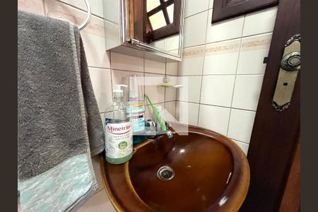 Casa à venda com 220m², 4 quartos e 2 vagasBanheiro de serviço